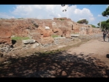 06753 ostia - regio i - insula viii - porta occidentale del castrum - botteghe (i,viii,6).jpg